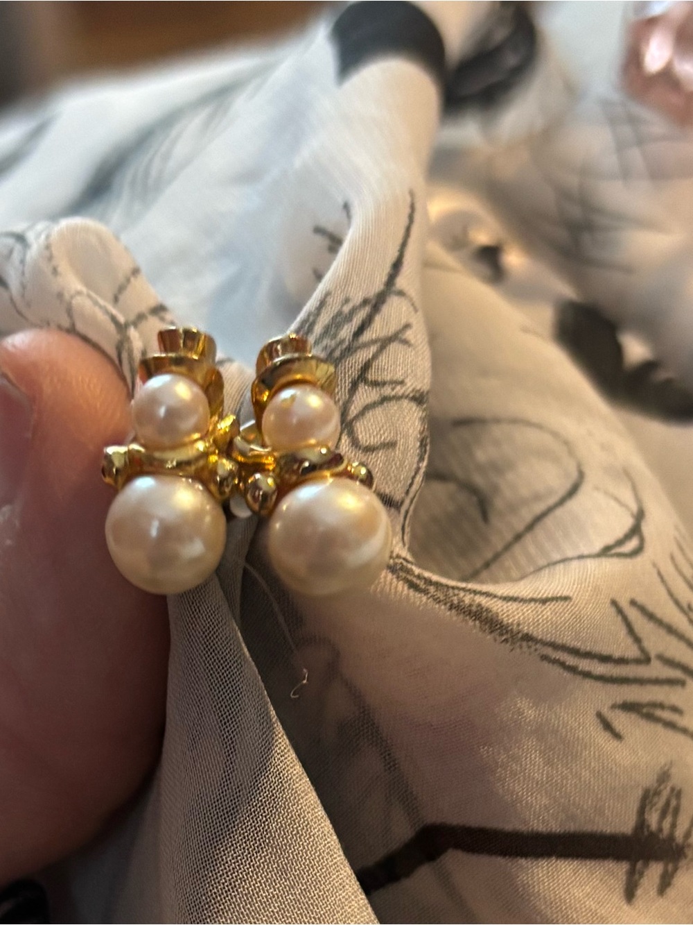 Pearl snowman Earrings in White & Gold